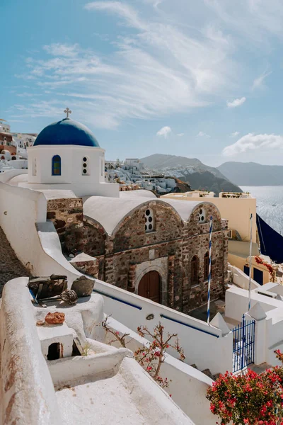 Architettura bianca del villaggio di Oia sull'isola di Santorini, Grecia — Foto Stock