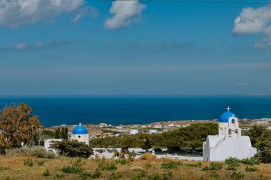 Oia Santorini Yunanistan romantik ve güzel günbatımlarıyla ünlüdür. Santorini adasındaki Oia köyü. Yunanistan.