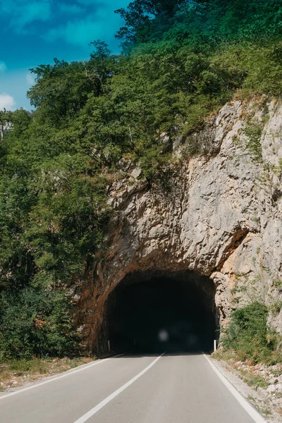 Empty route and small tunnel in mountain — Stock Photo, Image