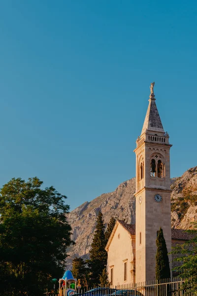 Hermosa Vista Costa Bahía Kotor Iglesia San Eustaquio Pueblo Dobrota —  Fotos de Stock