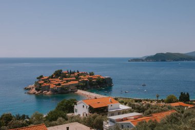 Sveti Stefan, Karadağ 'ın Adriyatik kıyısında Budva yakınlarında küçük bir adadır. Resort, Aman Sveti Stefan olarak da bilinir. Sveti Stefan, Adriyatik denizi, Avrupa. Sveti Stefan yarımadasında