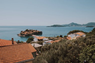 Sveti Stefan, Karadağ 'ın Adriyatik kıyısında Budva yakınlarında küçük bir adadır. Resort, Aman Sveti Stefan olarak da bilinir. Sveti Stefan, Adriyatik denizi, Avrupa. Sveti Stefan yarımadasında