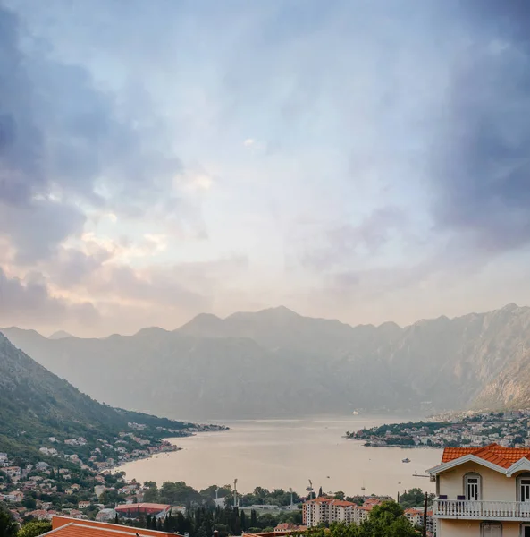 Západ Slunce Krásná Krajina Siluetami Stromů Cestovní Koncept Černá Hora — Stock fotografie