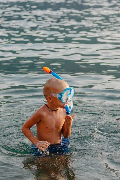 Cute Happy Little Boy Swimming Snorking Sea Child Wearing Snorkeling — Foto de Stock