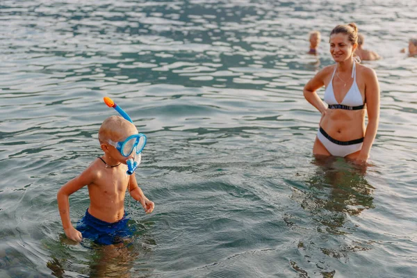 Cute Happy Little Boy Swimming Snorking Sea Child Wearing Snorkeling — Foto de Stock