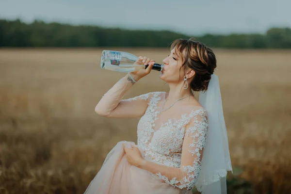 Girl Wedding Dress White Veil Drinking Champagne Bottle — Stock Photo, Image
