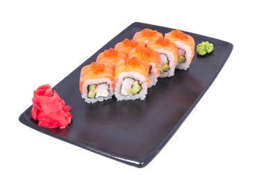 Japon Mutfağı - Karides ve Conger, Avokado, Tobiko ve Peynirli Suşi Roll. Suşi tempura sarıyor, Japon yemeği tarzı.