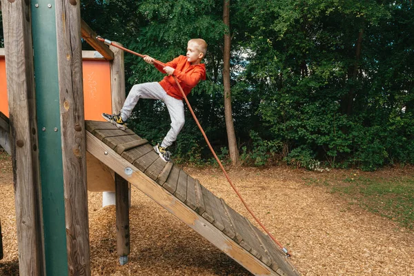 Engraçado Bonito Bebê Feliz Jogando Playground Emoção Felicidade Diversão Alegria — Fotografia de Stock