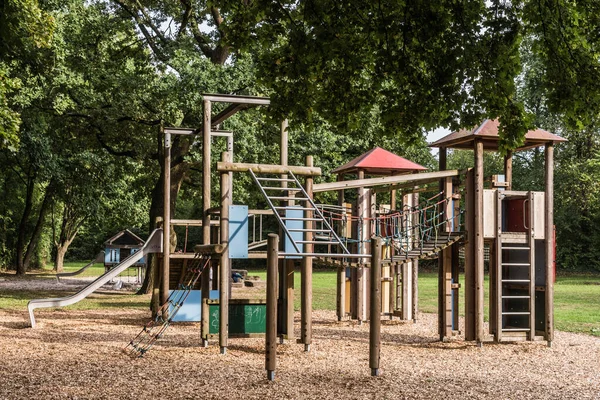 Kinder Houten Speeltuin Recreatiegebied Openbaar Park Speeltuin Schommel Glijbaan Trap — Stockfoto