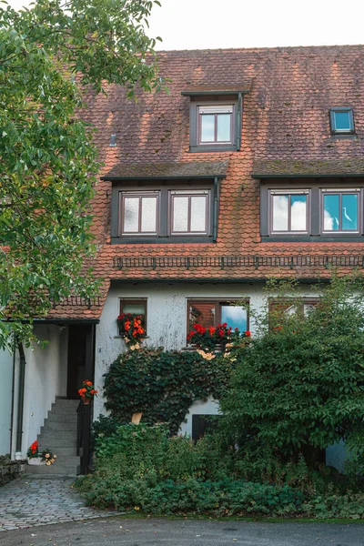 Traditionellt Litet Hus Med Vacker Utemöbler Fasad Tyskland Tysk Gammal — Stockfoto