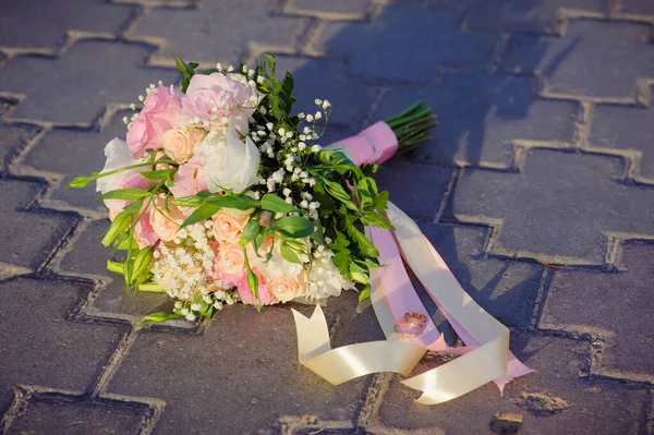 Buquê Casamento Nupcial Flores Buquê Casamento Rosas Amarelas Brancas Fica — Fotografia de Stock