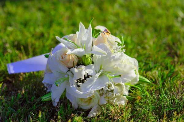 Bridal Wedding Bouquet Flowers Wedding Bouquet Yellow White Roses Lying — Stock Photo, Image