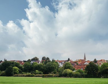 Freiberg am Neckar On the Sunset. Baden Wurttemberg, Almanya, Avrupa 'da küçük bir Avrupa kasabası. Nekar Nehri, Güneybatı Almanya,