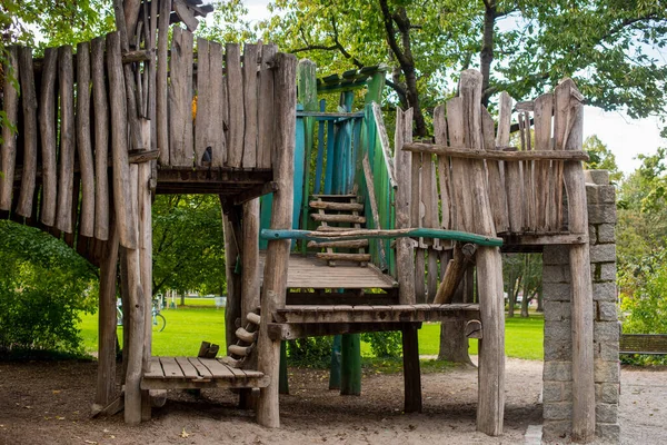 Houten Kinderspeelplaats Onderdeel Van Kinderspeelplaats Grappig Avontuurlijk Achtergrondconcept Lege Moderne — Stockfoto