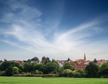 Freiberg am Neckar On the Sunset. Baden Wurttemberg, Almanya, Avrupa 'da küçük bir Avrupa kasabası. Nekar Nehri, Güneybatı Almanya,