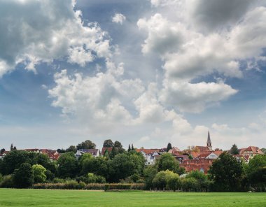 Freiberg am Neckar On the Sunset. Baden Wurttemberg, Almanya, Avrupa 'da küçük bir Avrupa kasabası. Nekar Nehri, Güneybatı Almanya,