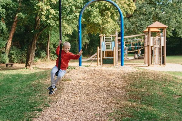 Engraçado Bonito Bebê Feliz Jogando Playground Emoção Felicidade Diversão Alegria — Fotografia de Stock