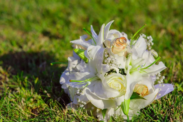 Bridal Wedding Bouquet Flowers Wedding Bouquet Yellow White Roses Lying — Stock Photo, Image