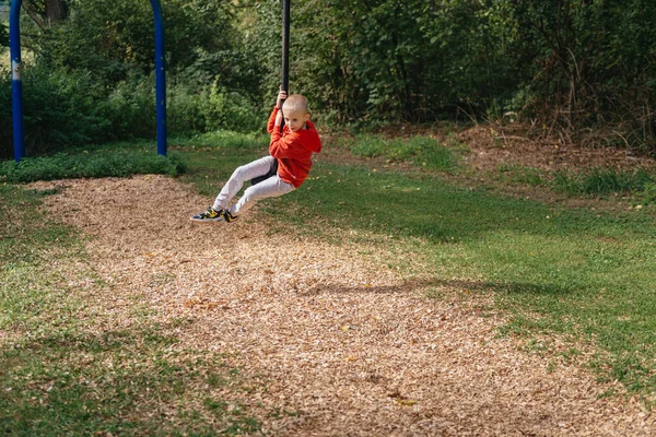 Engraçado Bonito Bebê Feliz Jogando Playground Emoção Felicidade Diversão Alegria — Fotografia de Stock