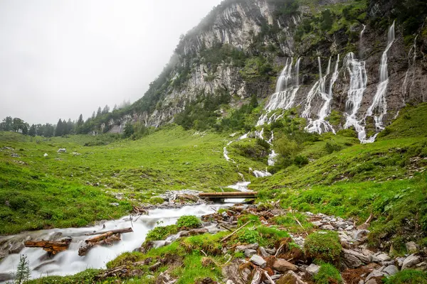 Mountain Creek Wodospad Długich Ekspozycji — Zdjęcie stockowe