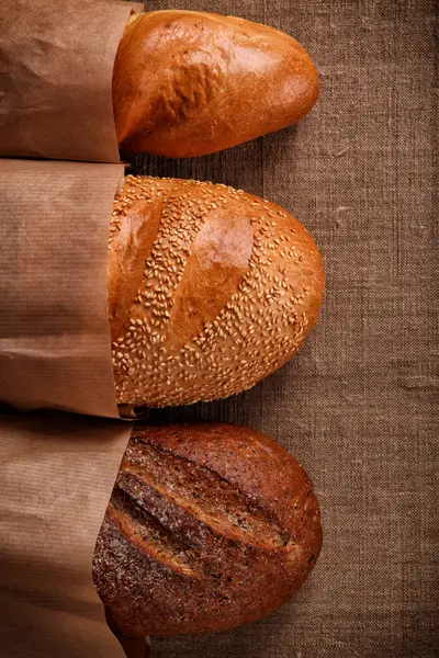 Vers gebakken traditionele brood — Stockfoto