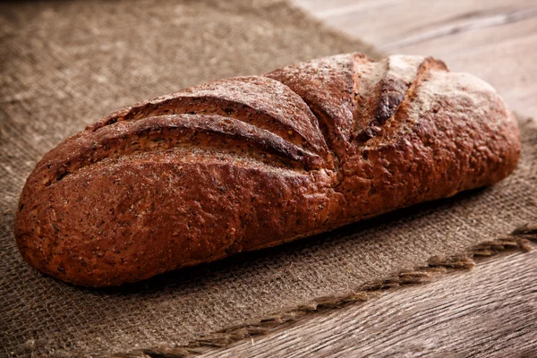 Vers gebakken traditionele brood — Stockfoto