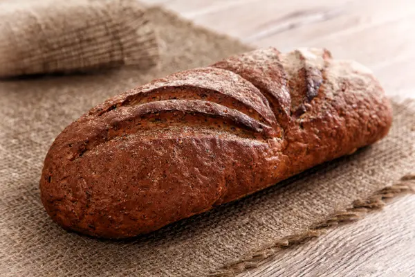 Taze pişmiş geleneksel ekmek — Stok fotoğraf