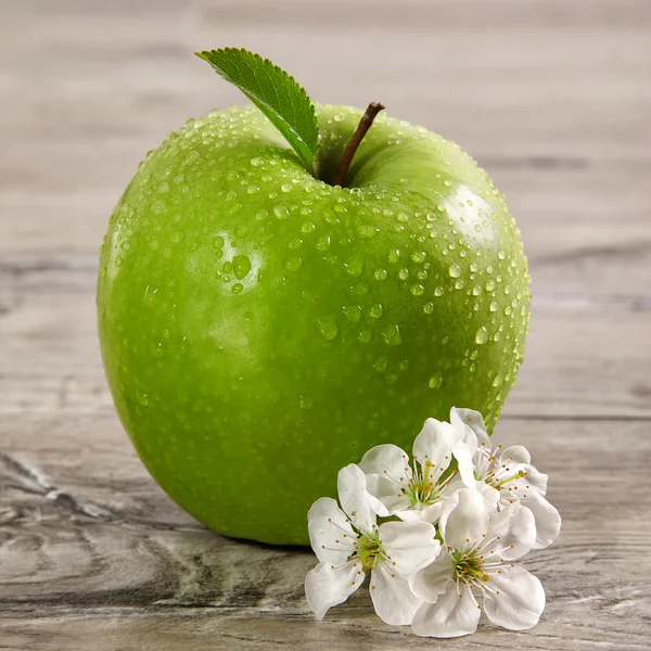 Green Apples with Leaf and Flowers Royalty Free Stock Photos