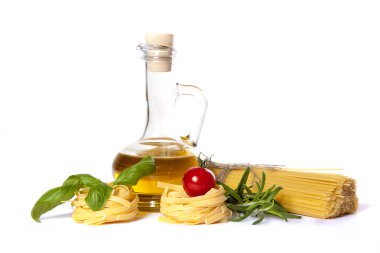 İtalyan makarna (ile fesleğen, domates, zeytin yağı)