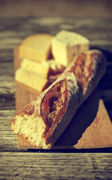 Cheese and bread — Stock Photo, Image