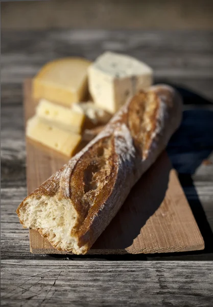 Cheese and bread — Stock Photo, Image