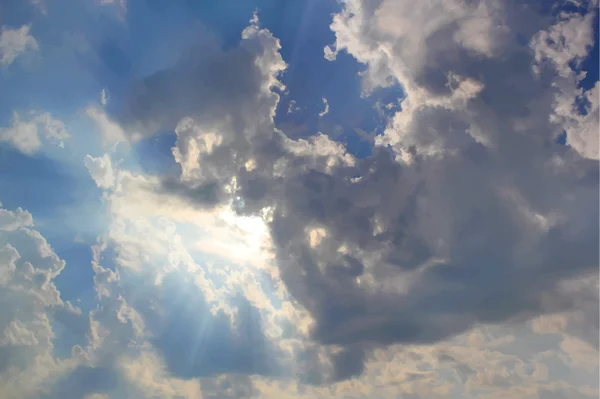 구름 이 있는 하늘 — 스톡 벡터