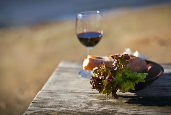 Red Wine, bread, lettuce and cheese — Stock Photo, Image