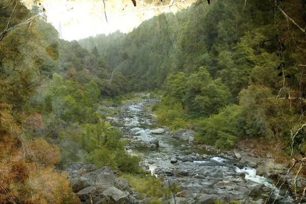 Fiume in montagna, California del Nord — Foto Stock