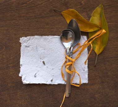 El yapımı kağıt ve kaşık