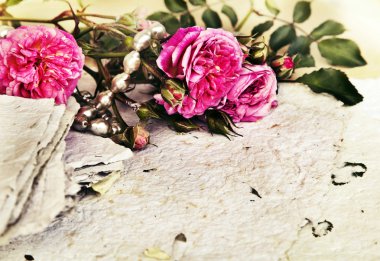 Pembe Gül ve el yapımı kağıt