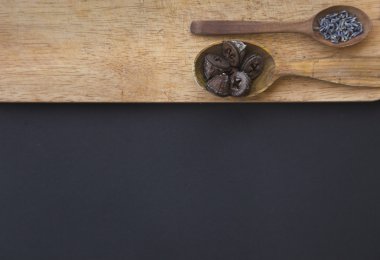 Tahta kaşık ile baharat