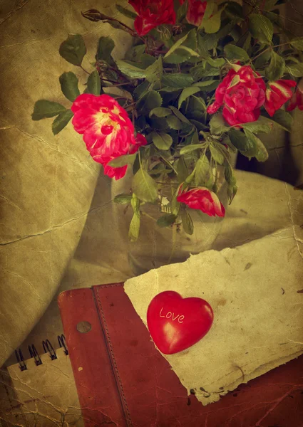 Red roses, heart and old book — Stock Photo, Image