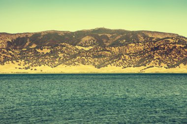 Beutiful manzara mavi gökyüzü ile