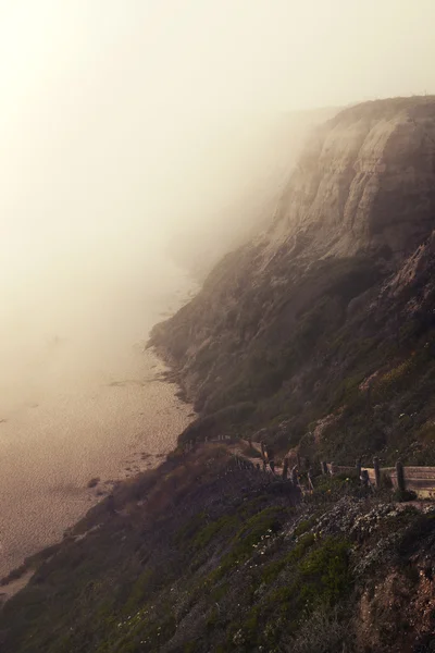 Praia com montanhas — Fotografia de Stock