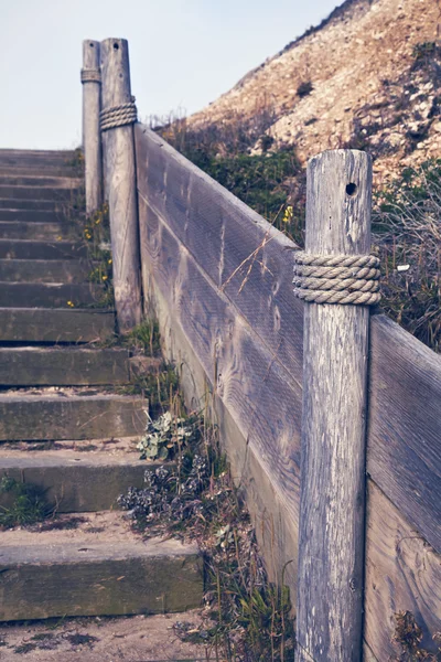 Деревянная лестница в горах — стоковое фото