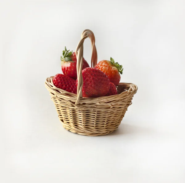 Strawberries in basket — Stok fotoğraf