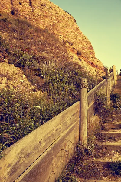 Деревянная лестница в горах — стоковое фото