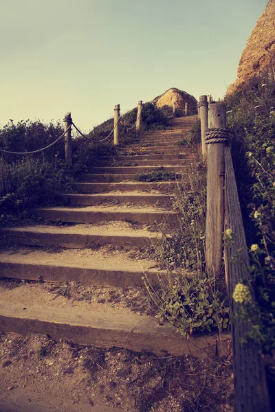 Escalera de madera en las montañas — Foto de Stock