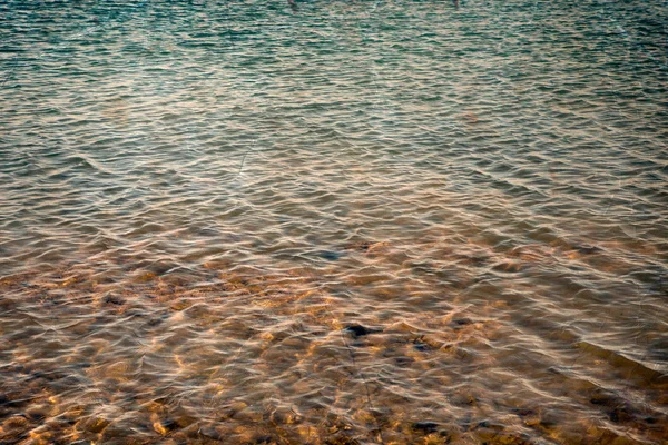 Blaues Meer mit Wellen — Stockfoto