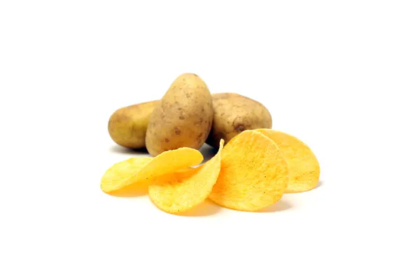 Potato chips and fresh potatoes — Stock Photo, Image