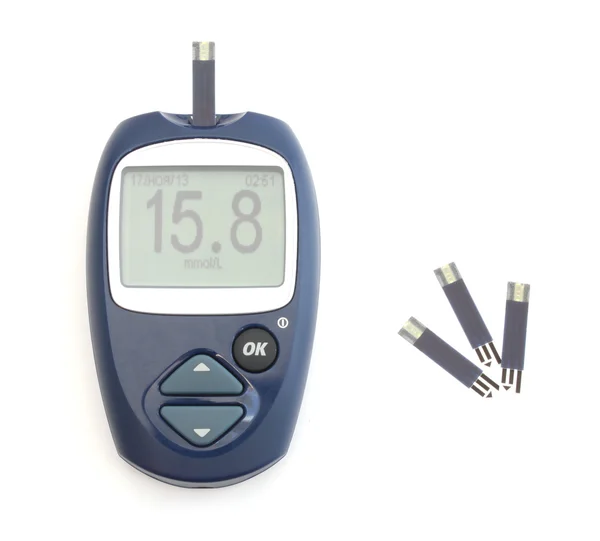 Glucometer en de test strips — Stockfoto