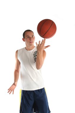 Basketbol oynayan adam