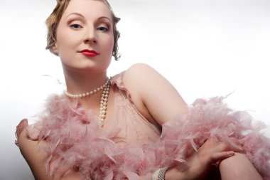 kadın yirmili stili