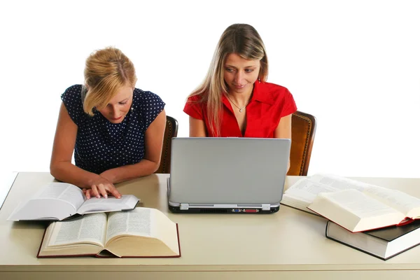 Meisjes bestuderen — Stockfoto